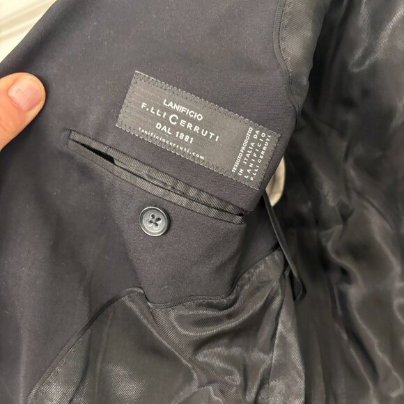 Men's Designer Suit: Banana Republic Modern Fit 42R, 34x32 - Picture 2 of 4